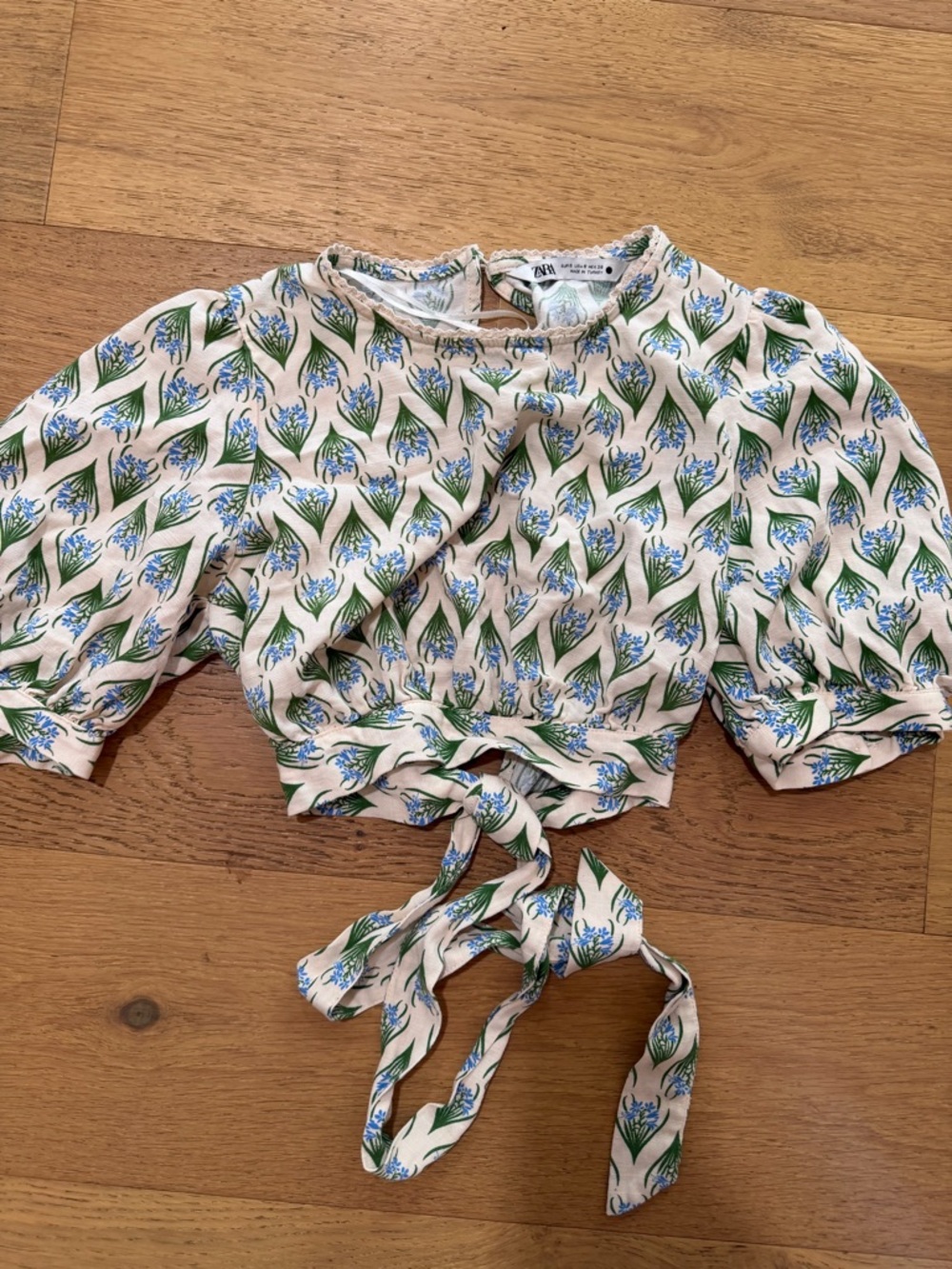 Zara Cream Open Back Tie Crop Top with Blue and Green Floral Print Women’s S EUC